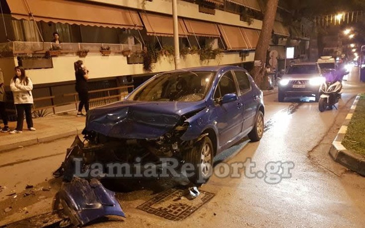 Λαμία: Αγροτικό προκάλεσε πανικό στο κέντρο της πόλης ακολουθώντας ανεξέλεγκτη πορεία (φωτό, βίντεο)