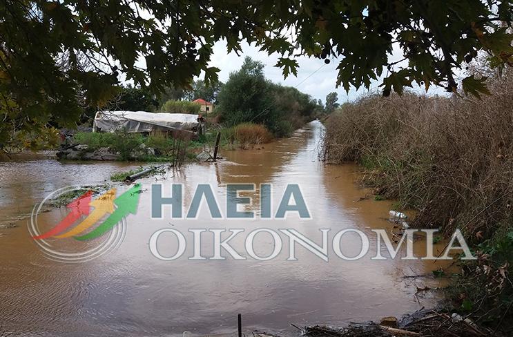 Ηλεία: Ηλικιωμένοι εγκλωβίστηκαν στο σπίτι τους από την κακοκαιρία στα Καβασιλάκια Πύργου (εικόνες, βίντεο)