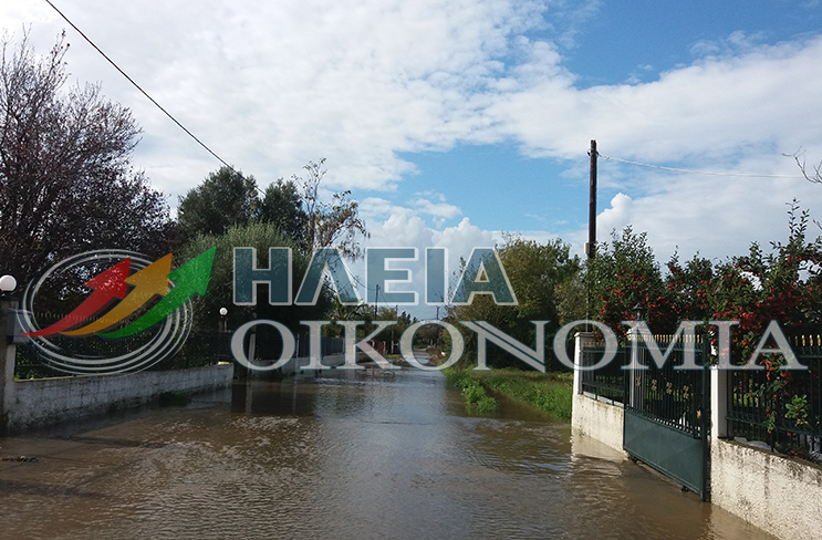 Πλημμύρες στην Ηλεία από την κακοκαιρία – Ζευγάρι ηλικιωμένων εγκλωβίστηκε στο σπίτι του (φωτό)