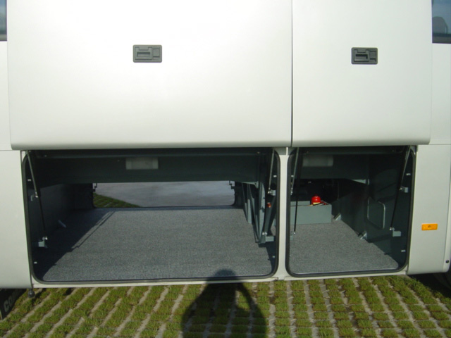 Λάρισα: Στη μπαγκαζιέρα του λεωφορείου είχε κρυφτεί Αλβανίδα παράνομη μετανάστρια