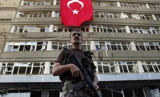 Τουρκία: Τρεις τραυματίες από έκρηξη παγιδευμένου δέματος σε συνοικία της Κωνσταντινούπολης