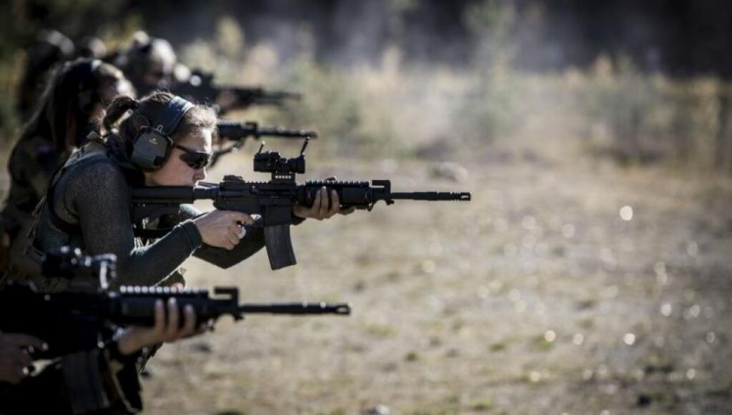 Βίντεο: Κορίτσια από Ειδικές Δυνάμεις όλων των χωρών