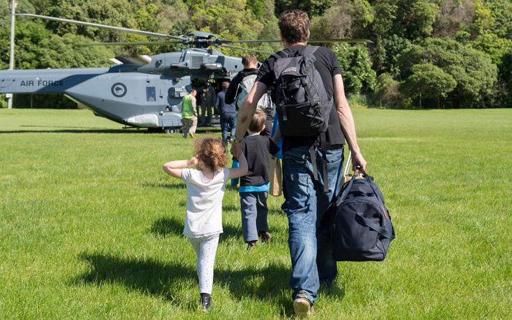 Με αερομεταφορά εκκενώνεται η τουριστική Καϊκούρα στη Νέα Ζηλανδία (εικόνες, βίντεο)