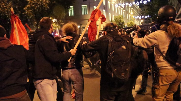 Ένταση και επεισόδια αυτή την ώρα στο κέντρο της Αθήνας (φωτό, βίντεο) (upd)