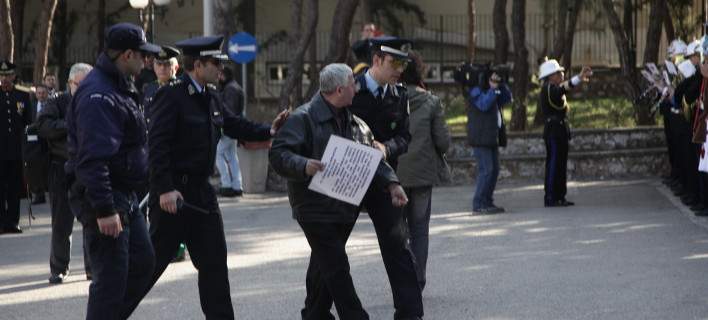 Ένα παράξενο περιστατικό στην κηδεία του Κωστή Στεφανόπουλου