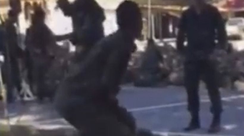 Βίντεο: Χτυπούν στρατιώτη στην Ταϊλάνδη επειδή έκανε λάθος σε άσκηση
