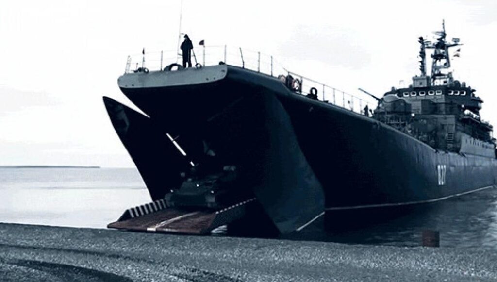 Βίντεο: Δείτε πως το ρωσικό Ναυτικό καταλαμβάνει εχθρικές ακτές – Απόβαση Ρώσων πεζοναυτών