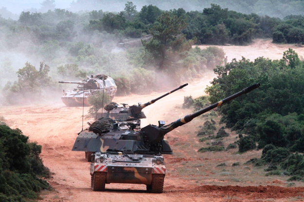 Πρόταση εισαγγελέα για παραπομπή σε δίκη των επτά κατηγορούμενων για τις μίζες στην προμήθεια των πυροβόλων PzH