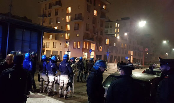 Τορίνο: Εκρήξεις και μεγάλης έντασης συμπλοκές των μεταναστών με την αστυνομία έξω από κέντρο φιλοξενίας (φωτό, βίντεο)