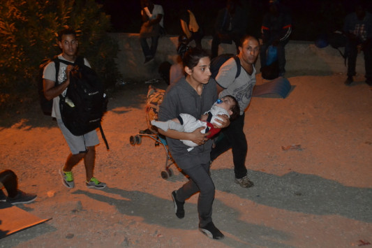 Μόρια: Εσπευσμένα σε ΜΕΘ στην Αθήνα η μητέρα και το παιδί που τραυματίσθηκαν