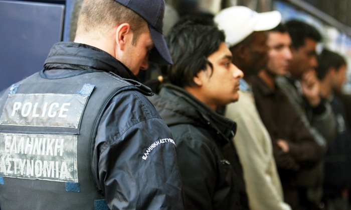 Επιχείρηση της ΕΛΑΣ στο κέντρο της Αθήνας για εμπόρους ναρκωτικών: Συνελήφθησαν 56 άτομα: Οι 54 αλλοδαποί «μετανάστες»!