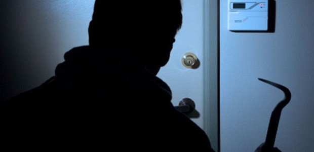 Πάτρα: Διέρρηξαν αποθήκη σπιτιού 60χρονου με λεία 5.000 ευρώ