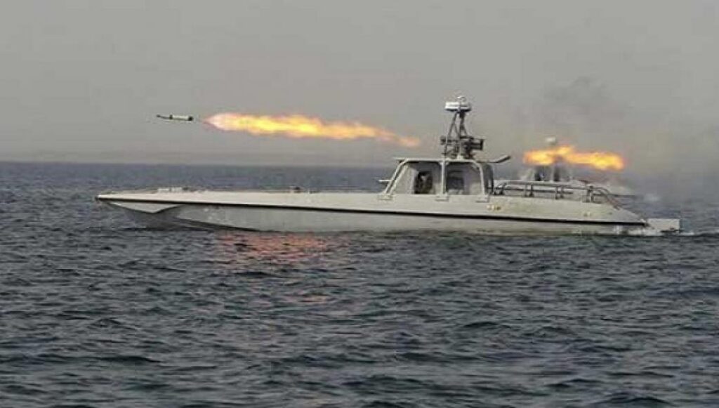 Νέο επεισόδιο στα Στενά του Ορμούζ: Ιρανικό πολεμικό πλοίο έβαλε στο στόχαστρο ελικόπτερο τύπου MH-60 του Ναυτικού των ΗΠΑ