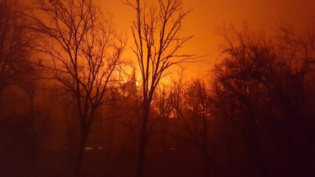 Τεράστια πυρκαγιά στο Τενεσί  – Οι αστυνομικές Αρχές έχουν διατάξει υποχρεωτικές εκκενώσεις (φωτό, βίντεο)