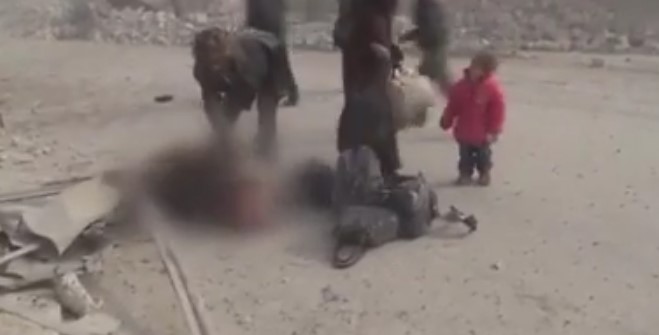 Χαλέπι: Ακόμη ένα συγκλονιστικό βίντεο που δείχνει την καταστροφή και την απόγνωση στη περιοχή