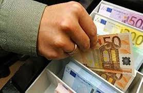 Θεσσαλονίκη: Ανώτερη τραπεζική υπάλληλος υφάρπαξε 850.000 ευρώ από τους λογαριασμούς 10 πελατών