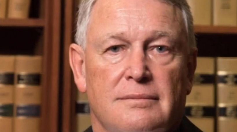 Καναδός Δικαστής σε θύμα βιασμού: «Να κρατούσες τα γόνατά σου κλειστά»