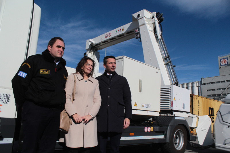 Η Παπαστράτος ΑΒΕΣ δώρισε στο υπουργείο Οικονομικών αυτοκινούμενο x-ray στη μάχη κατά του λαθρεμπορίου (φωτό, βίντεο)