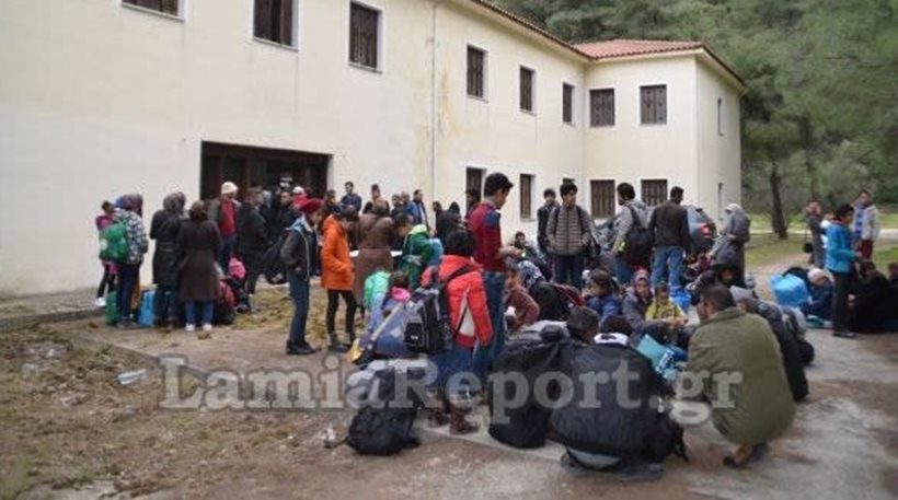 Αντιδρούν οι κάτοικοι στην έλευση προσφύγων και μεταναστών σε καταυλισμό της Μακρακώμης