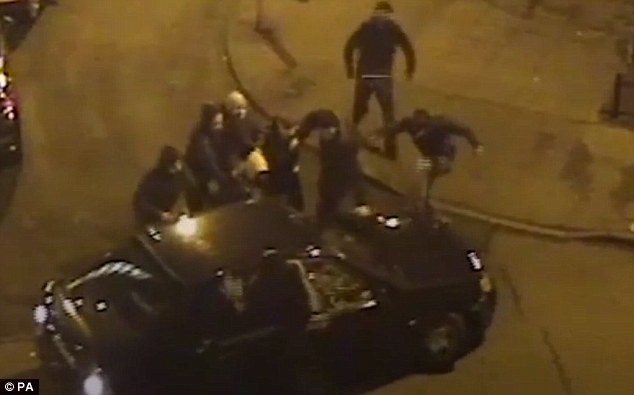 Αγγλία: Ανεξέλεγκτη η κατάσταση στο Β. Λονδίνο – Επικρατεί ο νόμος της ζούγκλας και των συμμοριών (βίντεο)