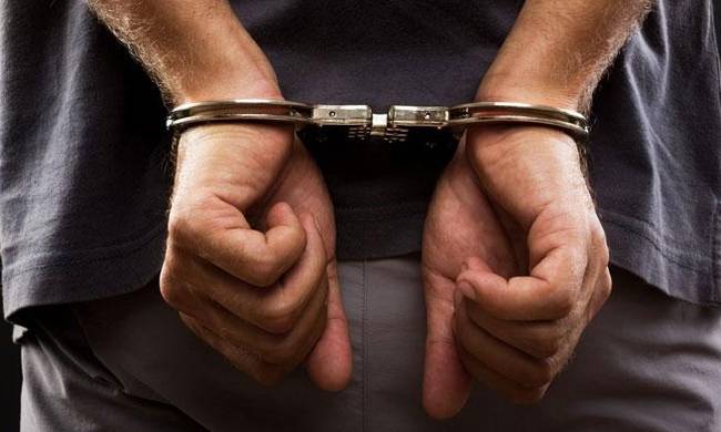 Κρήτη: Συνελήφθη επ’ αυτοφώρω να αυτοϊκανοποιείται μες στο αμάξι βλέποντας πορνό, έξω από παιδικό κατάστημα