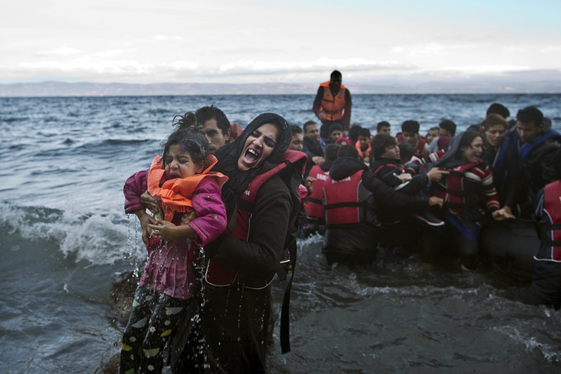 Σε επιφυλακή οι Ενοπλες Δυνάμεις στο Α.Αιγαίο – Η Αγκυρα υλοποιεί την απειλή της: Πνίγει τα νησιά με Αφρικανούς!