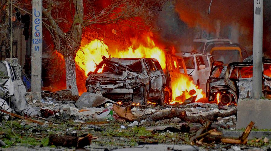 Σφαγή χριστιανών στην Αίγυπτο: 20 νεκροί από έκρηξη σε χριστιανικό ναό Κοπτών στο Κάιρο (φωτό, βίντεο)