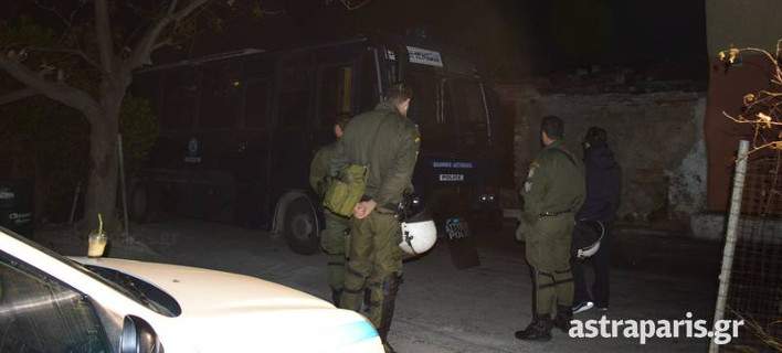 Bγήκαν τα όπλα στη Χίο: Συγκρούσεις Αφγανών και Αλγερινών μεταναστών αλλά συνέλαβαν… Έλληνα! (βίντεο)