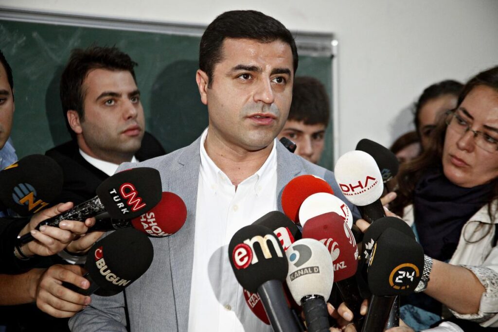 Καρδιακό επεισόδιο υπέστη ο Σελαχατίν Ντεμιρτάς – Οι Κούρδοι της Τουρκίας «βράζουν» και είναι έτοιμοι για όλα