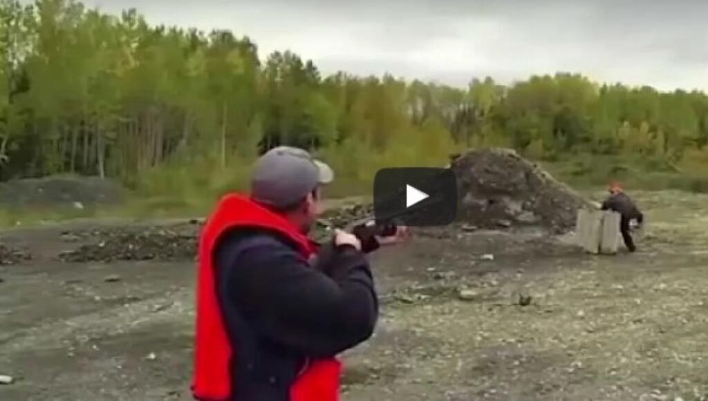 Όταν τα όπλα πέφτουν σε χέρια «ατσούμπαλων» (βίντεο)