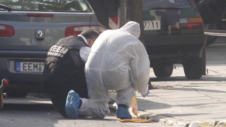 Bόμβα στο υπ. Εργασίας – Εξουδετερώθηκε με ελεγχόμενες εκρήξεις από την ΕΛ.ΑΣ (φωτό)