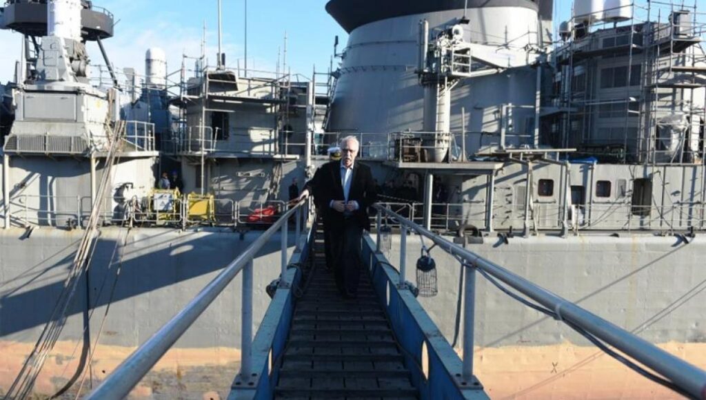 Επίσκεψη Δ.Βίτσα στα ναυπηγεία Σκαραμαγκά και Ελευσίνας (φωτό)