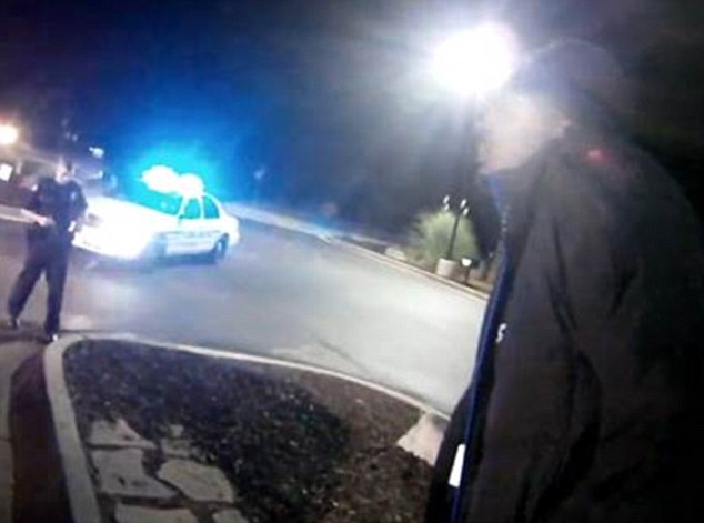 Δείτε δραματικό βίντεο από κάμερα αστυνομικού τη στιγμή που πυροβολείται από ληστή