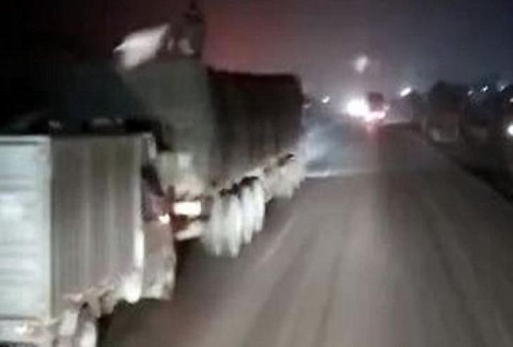 Κίνα: Ούτε στο Χόλιγουντ! Κλέφτες αδειάζουν φορτηγό γεμάτο εμπορεύματα εν κινήσει (βίντεο)