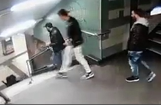 Γερμανία: Στα χέρια των αρχών ο δράστης που έριξε γυναίκα από τις σκάλες στο μετρό του Βερολίνου (βίντεο)