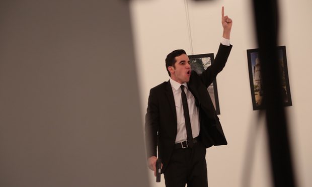 Νέο συγκλονιστικό βίντεο από την δολοφονία του Ρώσου πρεσβευτή στην Άγκυρα