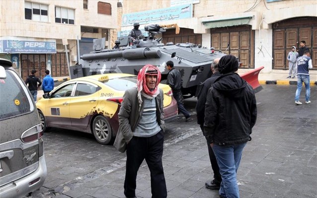 Ιορδανία: Τέσσερις οι νεκροί αστυνομικοί από τις μάχες με τους ισλαμιστές στην πόλη Καράκ