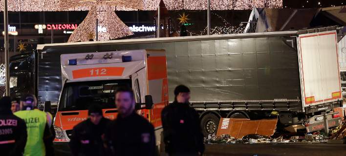 Ο μακελάρης του Βερολίνου οδηγείται στην αστυνομία (φωτό, βίντεο)