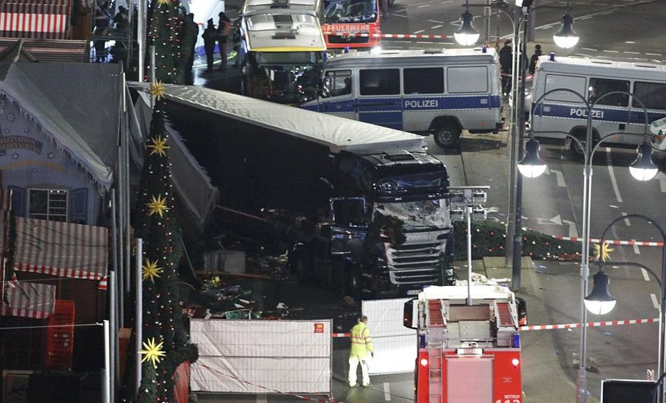 Mαρτυρίες-σοκ: Πώς ο Πακιστανός με το φορτηγό μακέλεψε το Βερολίνο (φωτό)