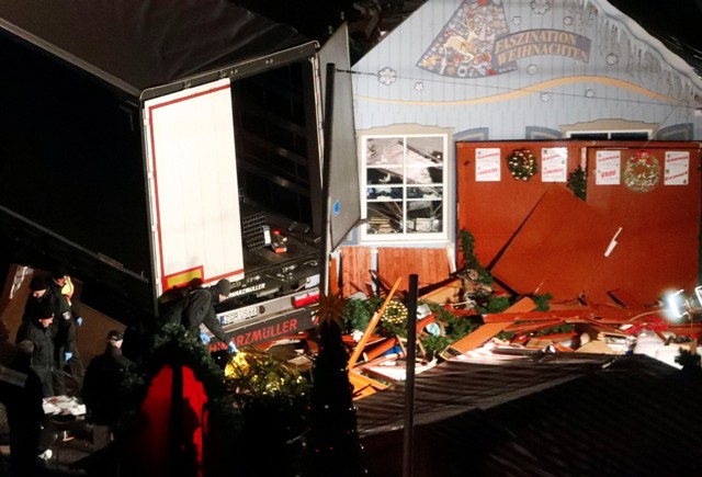 Μακελειό Βερολίνου: Τί γνωρίζουν και τί αγνοούν οι γερμανικές Αρχές