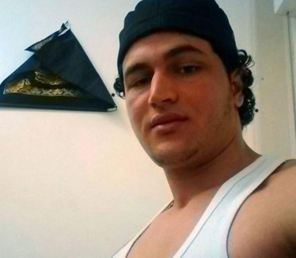 Δείτε τον Τυνήσιο μακελάρη του Βερολίνου σε βίντεο στο Facebook