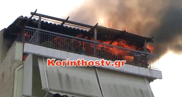 Kόρινθος: Κάηκε ολοσχερώς σπίτι σε πολυκατοικία (βίντεο)