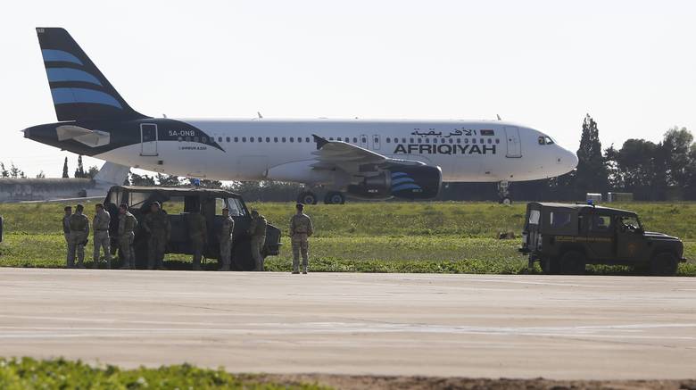 Παραδόθηκαν οι αεροπειρατές στην Μάλτα