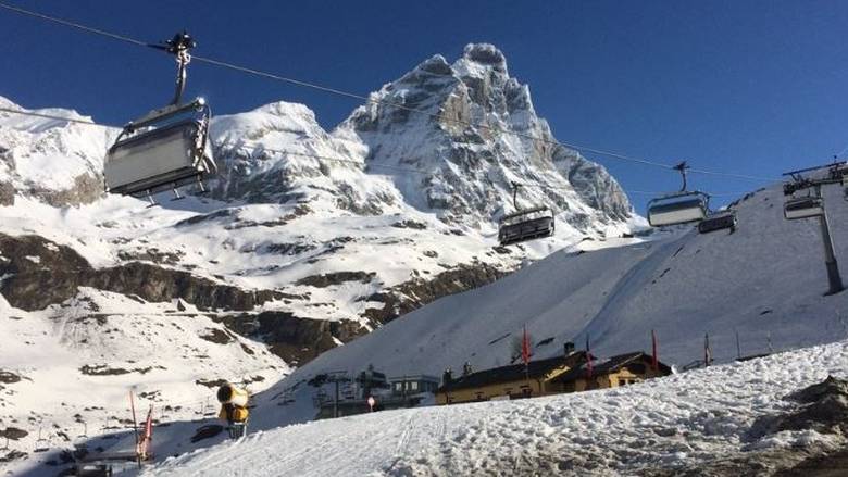 Σώοι και ασφαλείς και οι 153 που είχαν εγκλωβιστεί στα τελεφερίκ στις ιταλικές Άλπεις