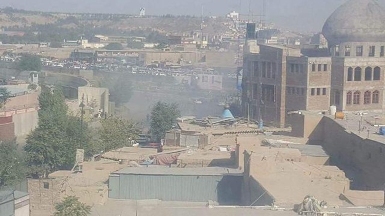 Ένας νεκρός από την έκρηξη στην Καμπούλ  – Στόχος ένας βουλευτής και ο γιος του όπου τραυματίστηκαν upd