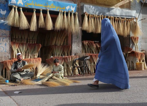Aφγανιστάν: Mαχαίρωσαν κι αποκεφάλισαν 30χρονη γυναίκα επειδή επισκέφθηκε μια πόλη χωρίς τον σύζυγό της!