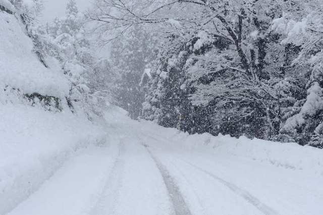 Τα προβλήματα του χιονιά στην Πελοπόννησο – Ποιοι είναι οι δρόμοι παγίδες