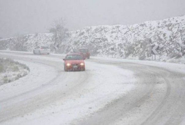 Κλειστή η εθνική οδός Κορίνθου – Τριπόλεως στο Σπαθοβούνι καθώς «δίπλωσαν» νταλίκες