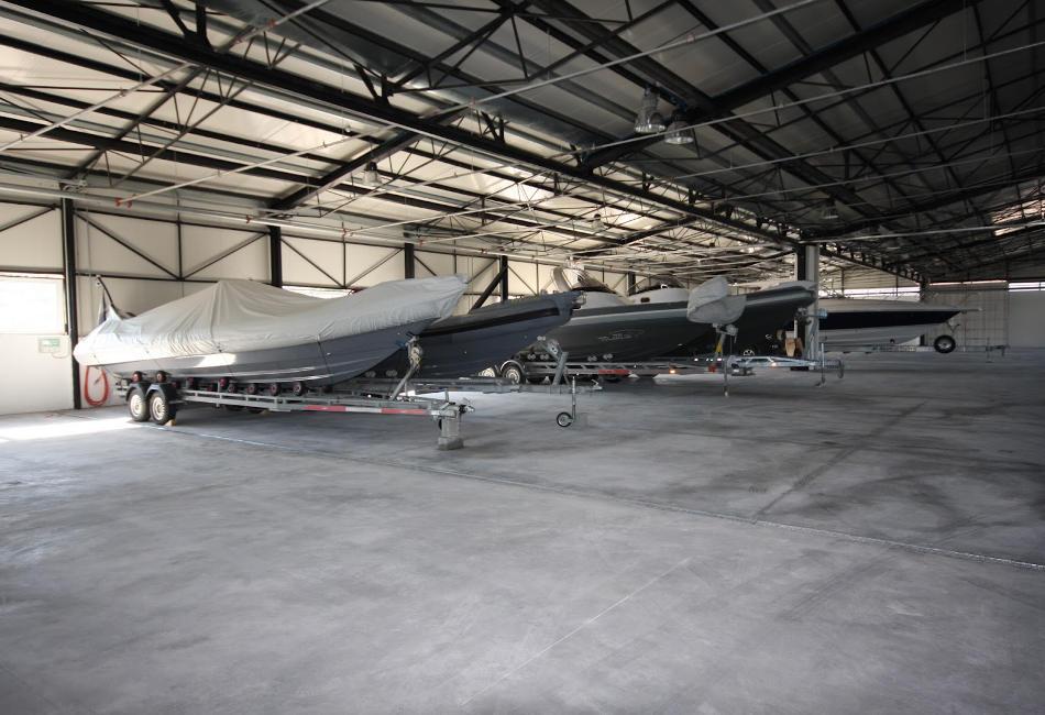 Θεσσαλονίκη: Υπό έλεγχο η πυρκαγιά στο υπόστεγο σκαφών