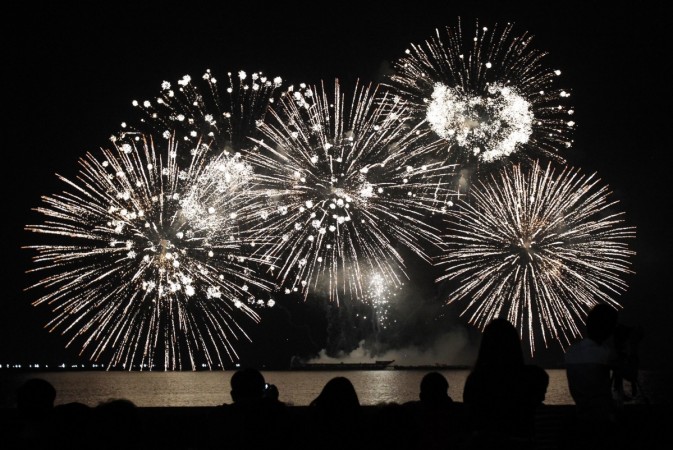 Μαλαισία: Τα πυροτεχνήματα παραλίγο να σκοτώσουν  θεατές (βιντεο)